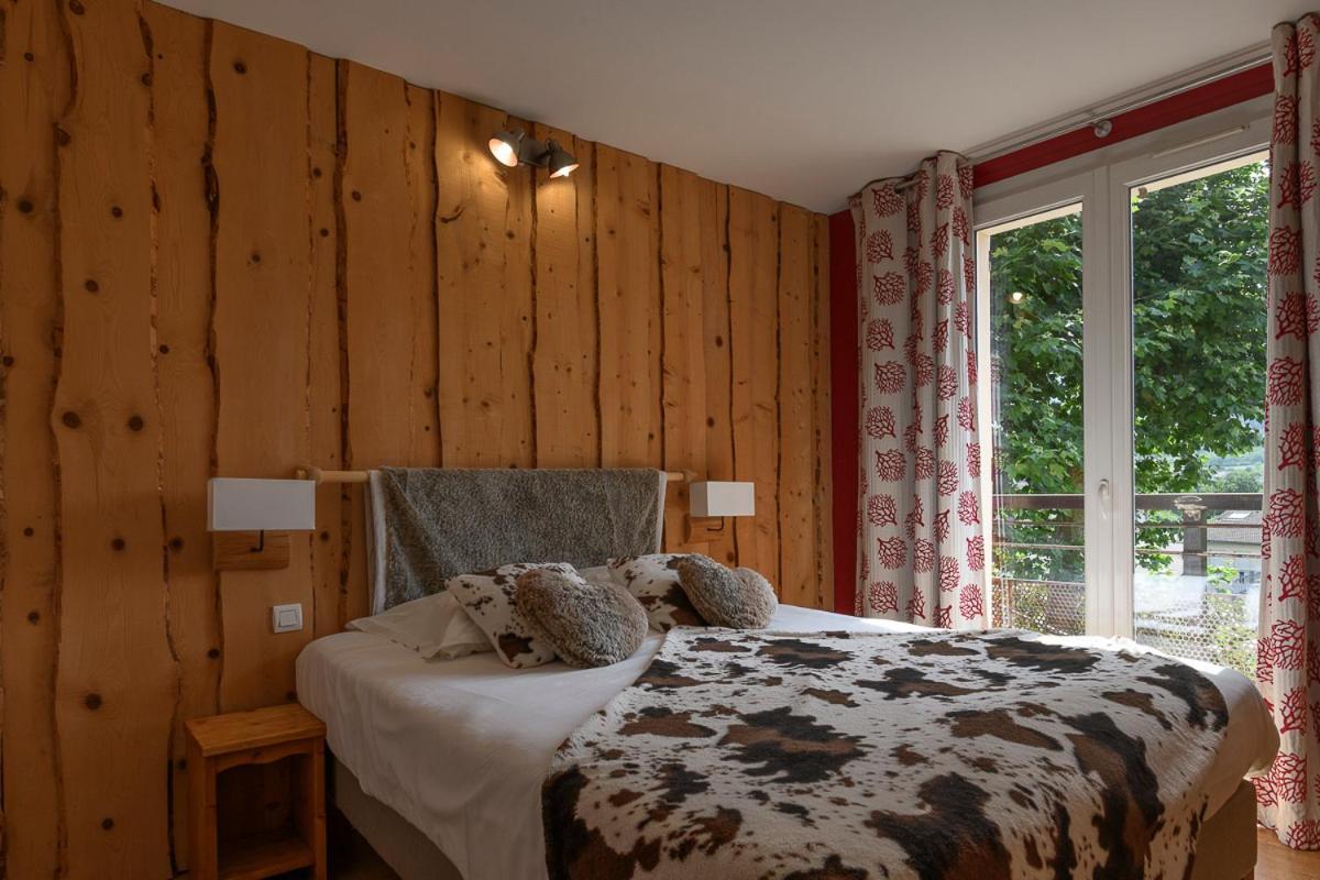 Logis Hotel Restaurant Le Castel Fleuri Saint-Jean-en-Royans Dış mekan fotoğraf