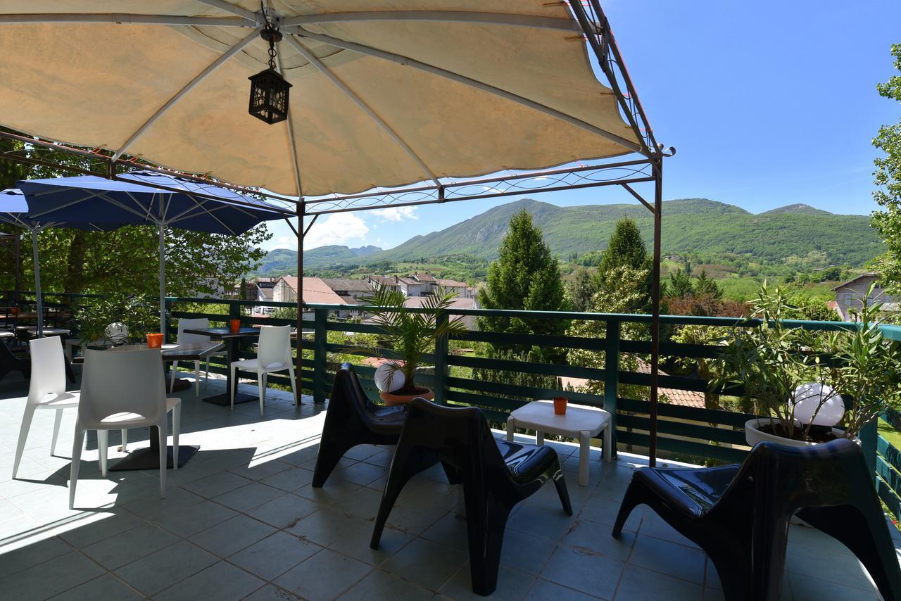 Logis Hotel Restaurant Le Castel Fleuri Saint-Jean-en-Royans Dış mekan fotoğraf