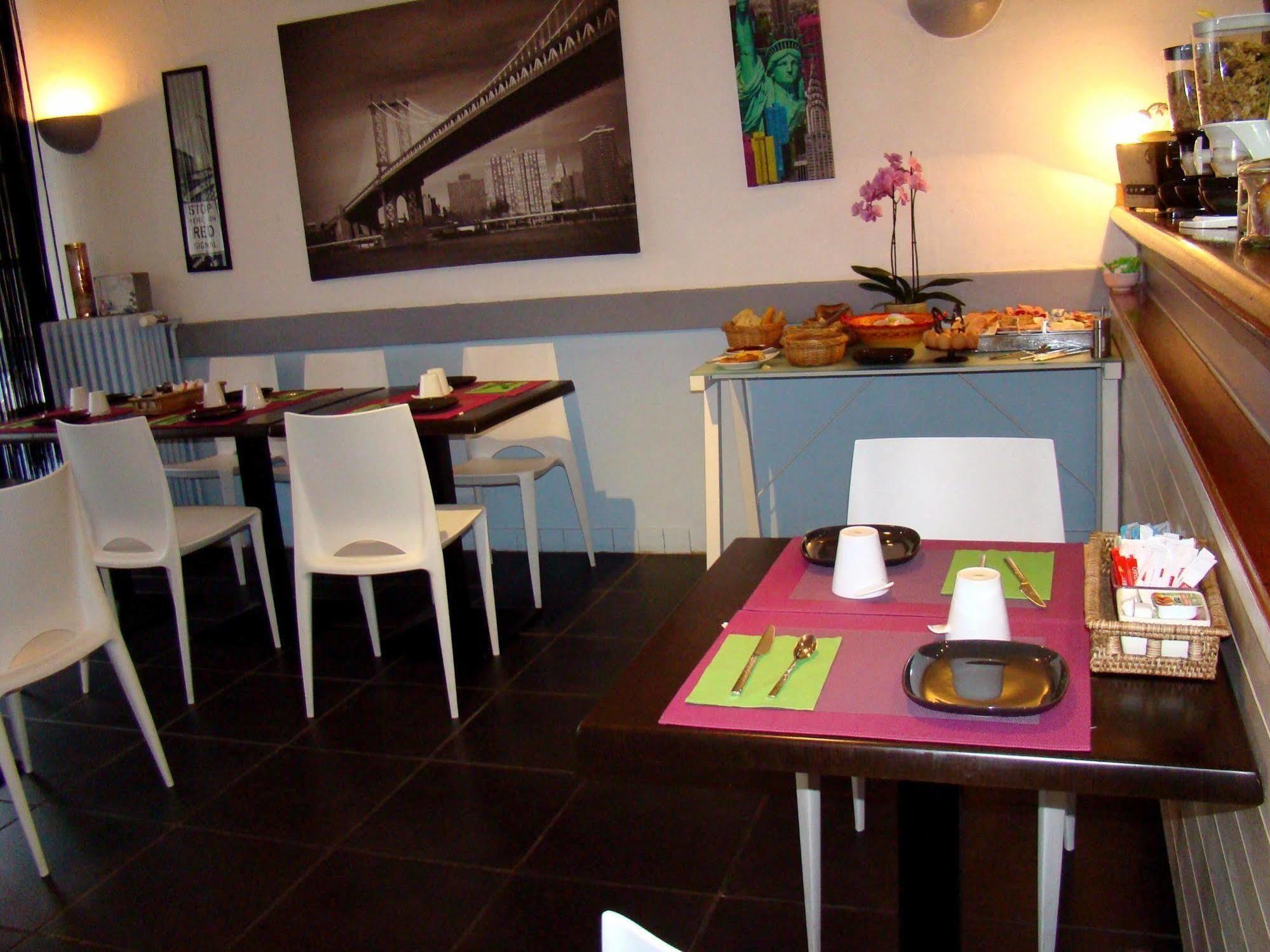 Logis Hotel Restaurant Le Castel Fleuri Saint-Jean-en-Royans Dış mekan fotoğraf
