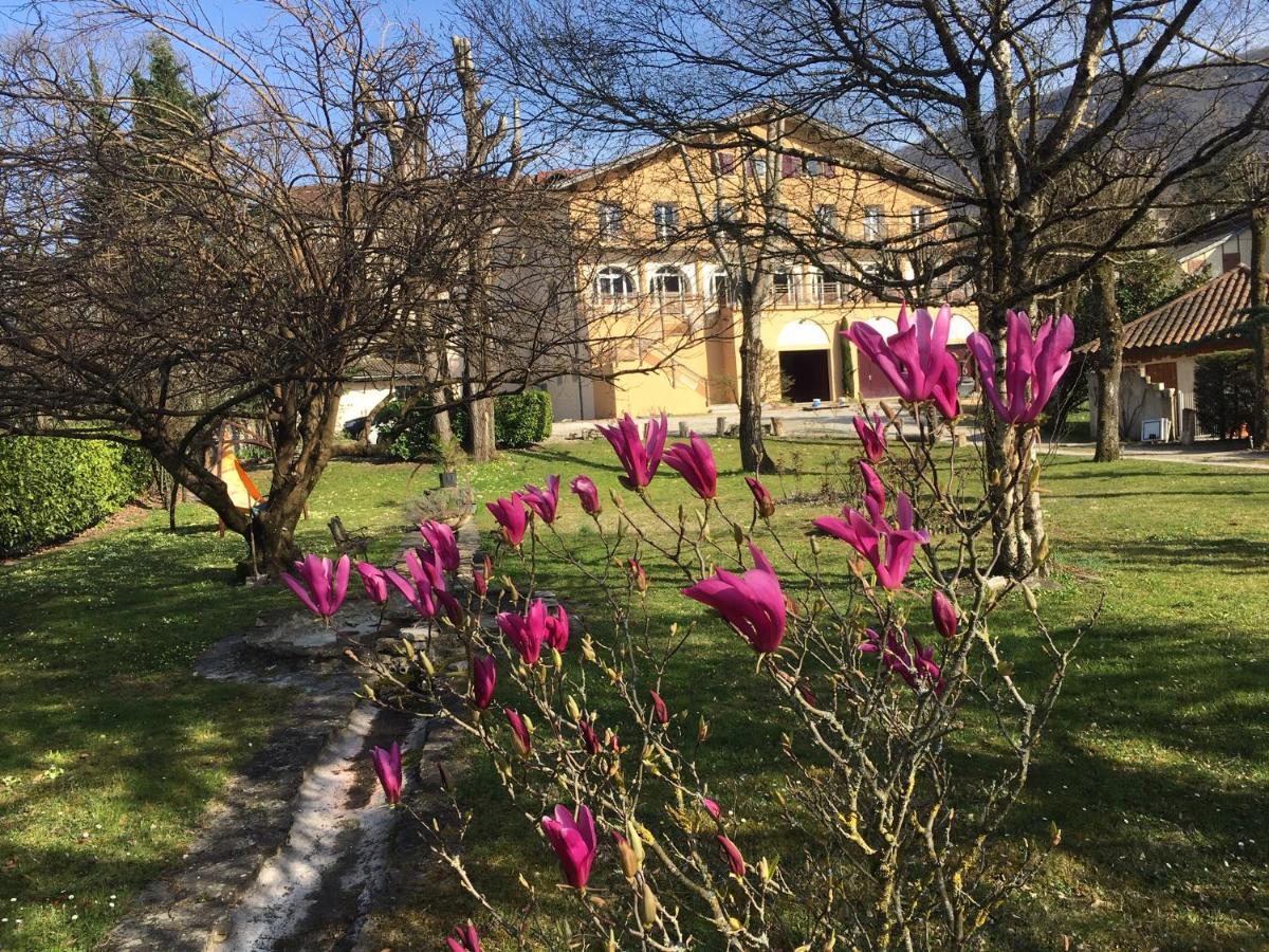 Logis Hotel Restaurant Le Castel Fleuri Saint-Jean-en-Royans Dış mekan fotoğraf