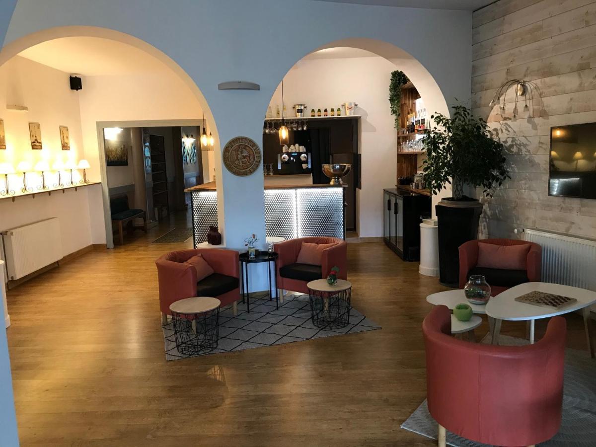 Logis Hotel Restaurant Le Castel Fleuri Saint-Jean-en-Royans Dış mekan fotoğraf